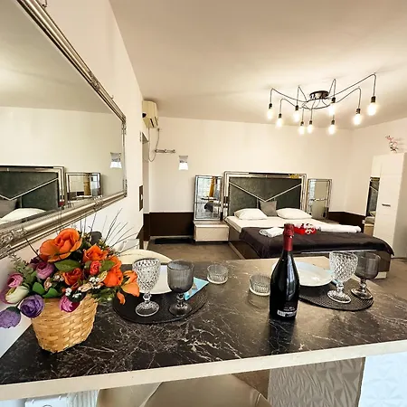 Elixir With Balcony & Panoramic View Apartment *